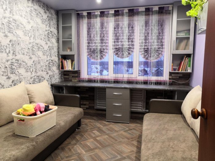 Детская со столом у окна икеа