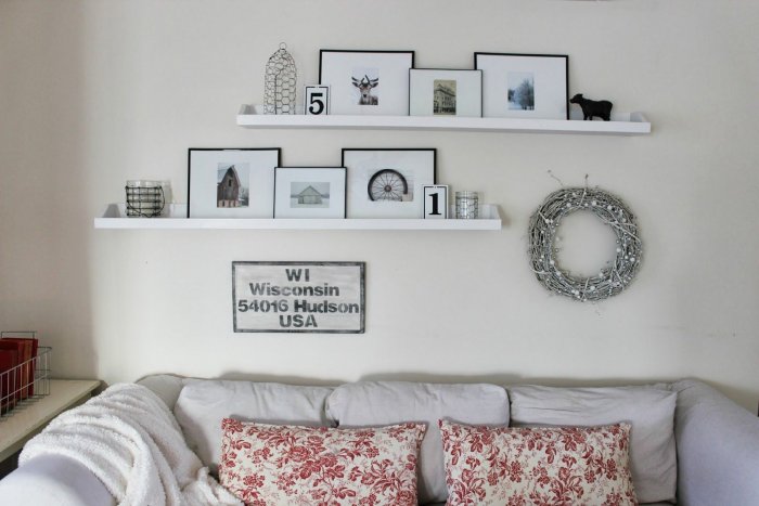 Длинные полки на стену над диваном