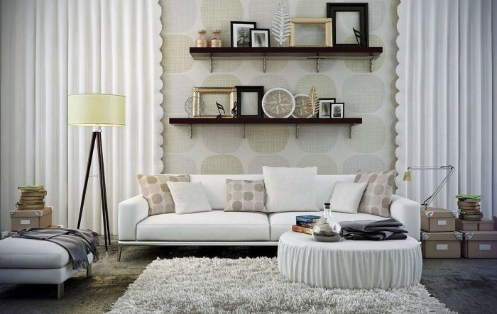 Полки над диваном в скандинавском стиле