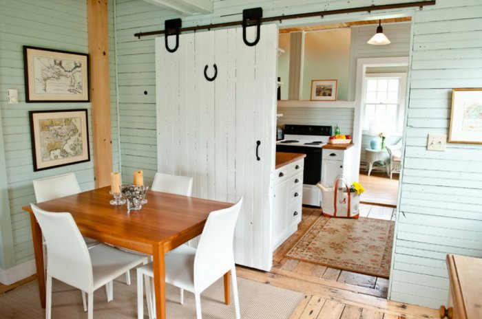 Маленькая комната кухня на даче