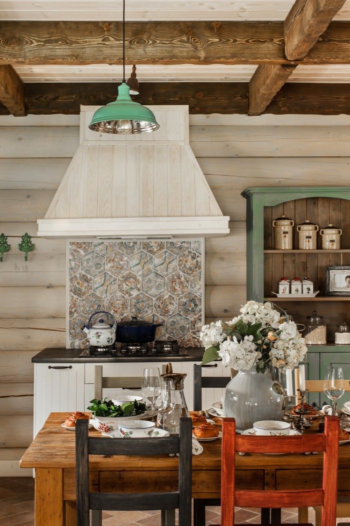 Прованс в интерьере деревянного дома