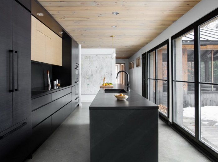Окно в кухне в доме Минимализм