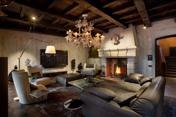 Потолки в гостиной в стиле Шале