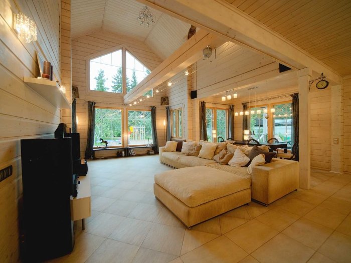 Интерьер дома со вторым светом