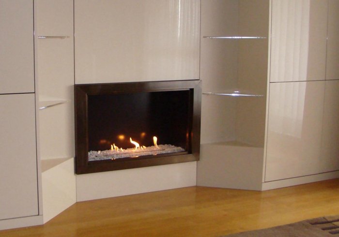 Камин встроенный в стенку