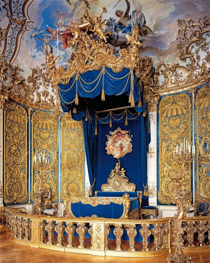 Нойшванштайн спальня короля