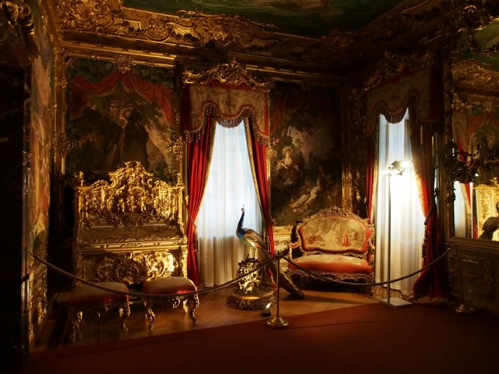 Спальни замка Линдерхоф