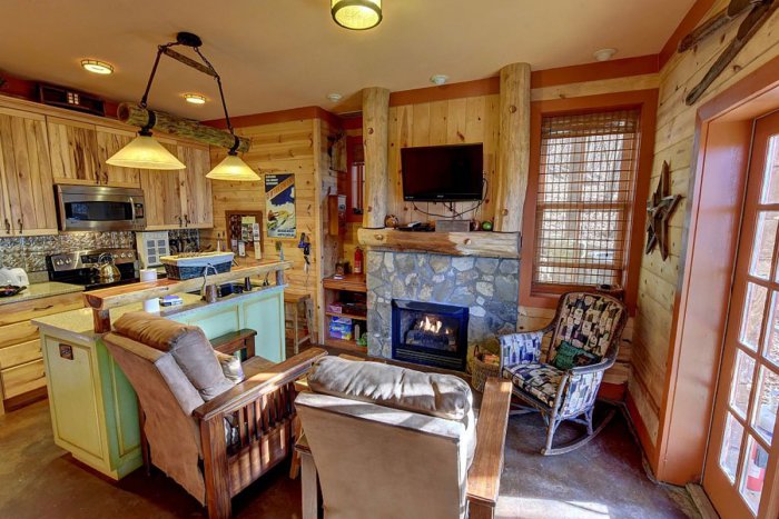 Маленькая кухня гостиная на даче