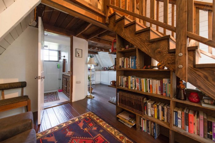 Домик в лесу внутри