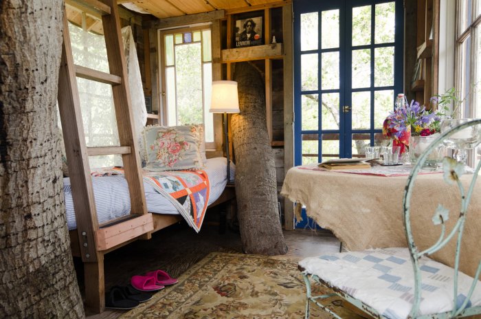 Уютные дома на деревьях