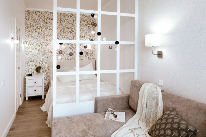 Невысокая перегородка для зонирования