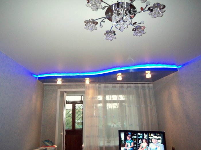 Натяжной двойной потолок в зал