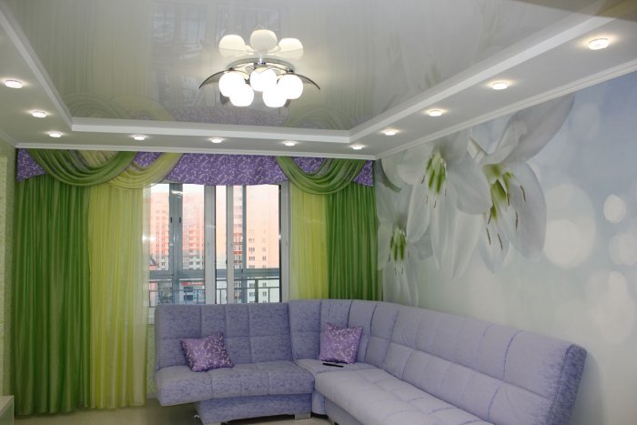 Натяжной потолок в однушке