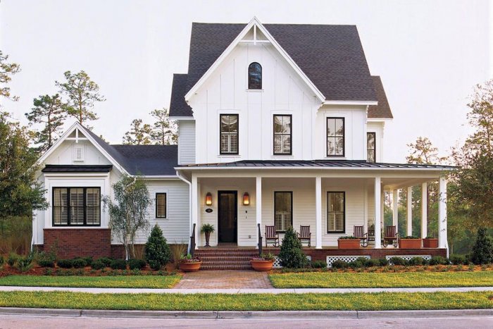 Белый домик в американском стиле