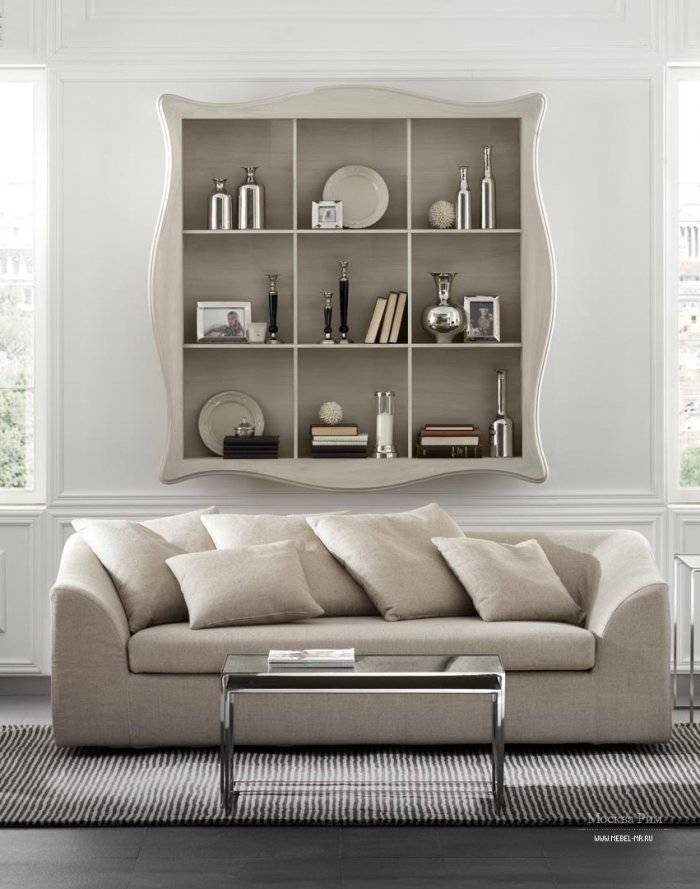 Стеллаж за диваном