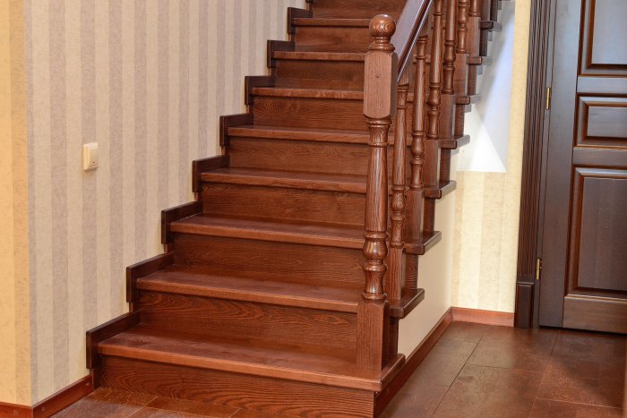 Цвет деревянной лестницы