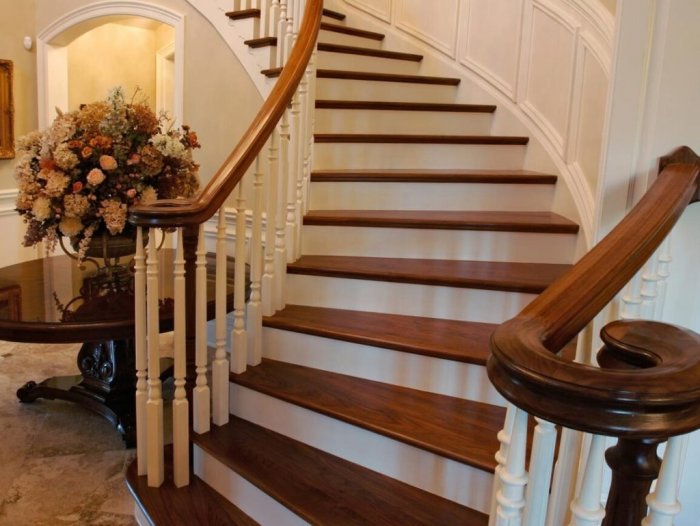 Шикарные лестницы из дерева