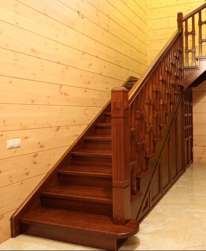 Цвет деревянной лестницы