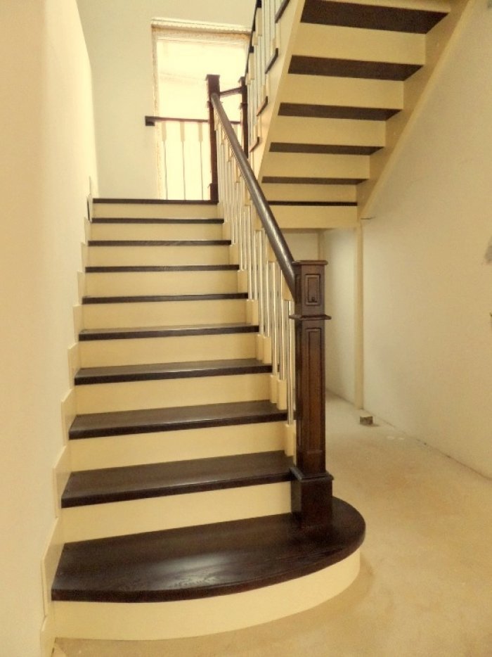 Коричневая лестница