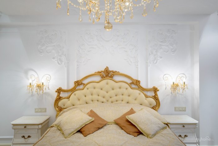 Кровать с лепниной