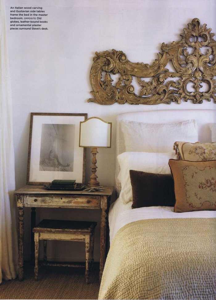 Лепнина над кроватью