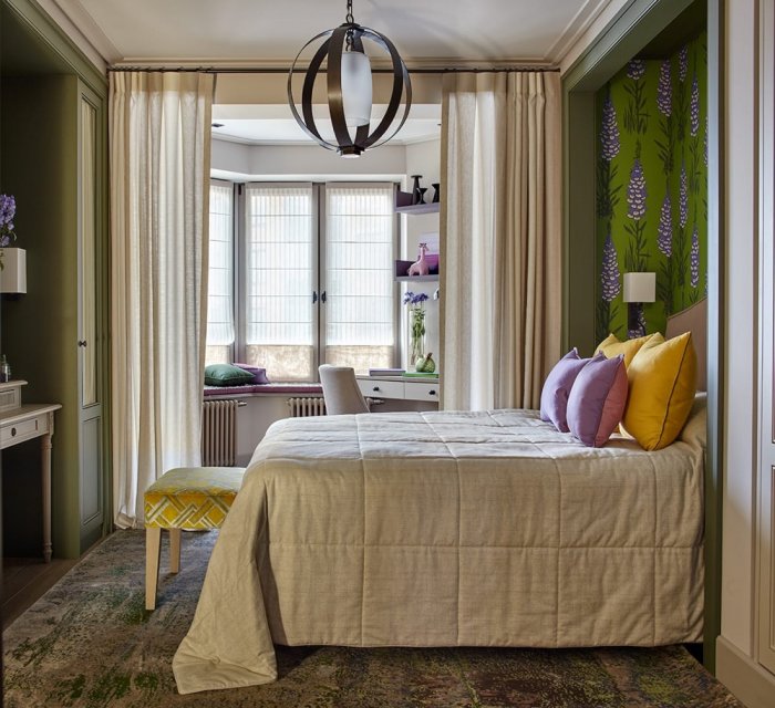 Маленькая спальня с эркером
