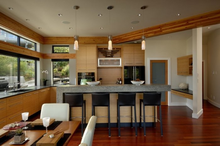 Освещение кухни в деревянном загородном доме