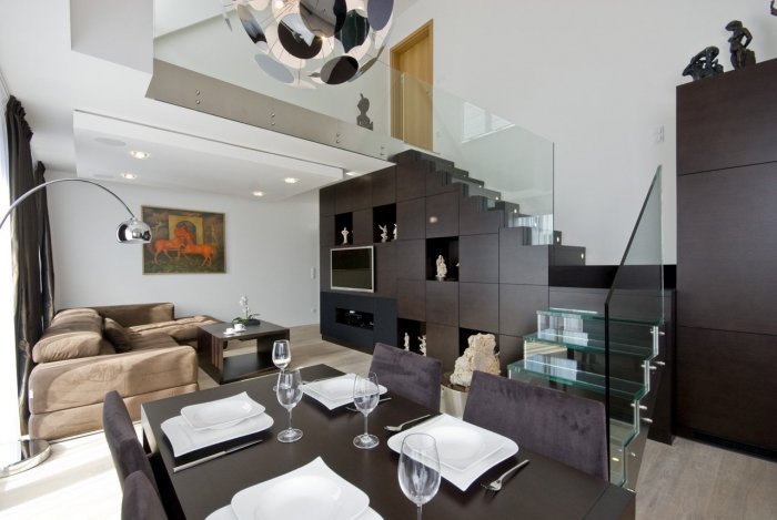 Интерьер лестница гостиная столовая