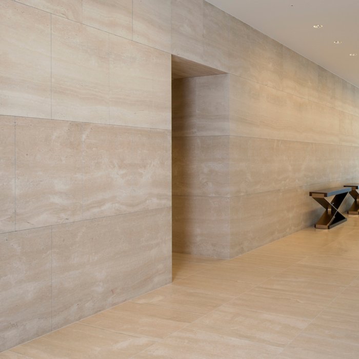 Стены из травертина