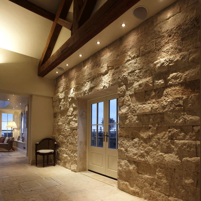 Отделка стен травертином