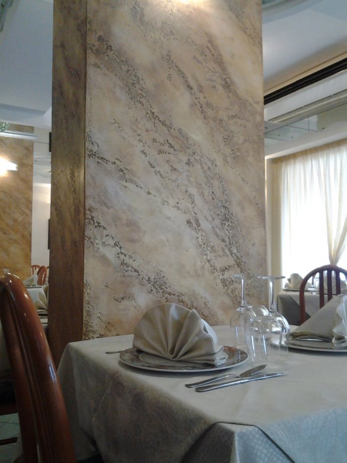 Декоративная штукатурка травертин в интерьере