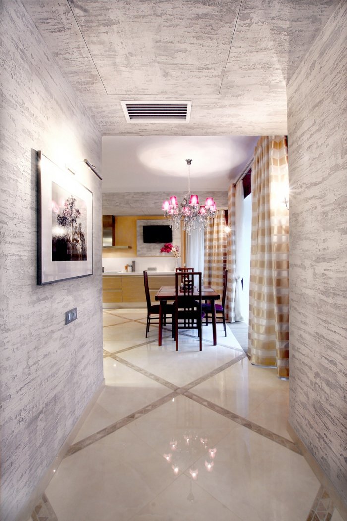 Травертин в коридоре