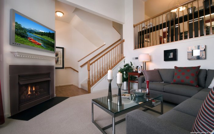 Холл с камином