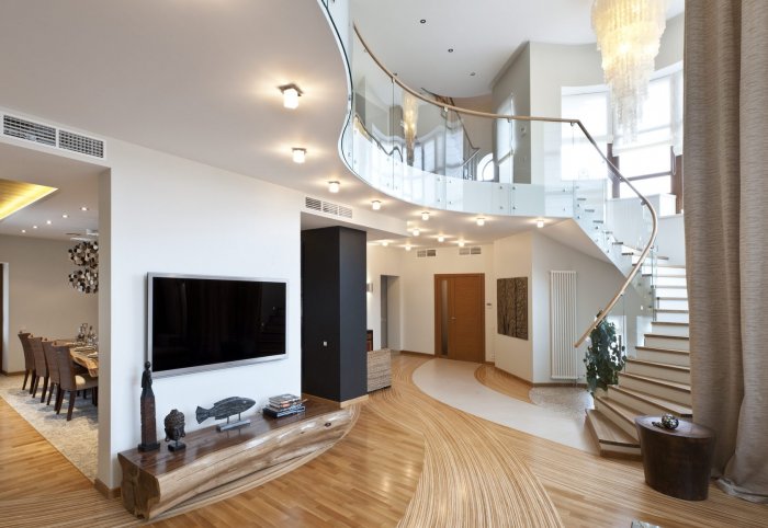 Гостиная в двухэтажном доме