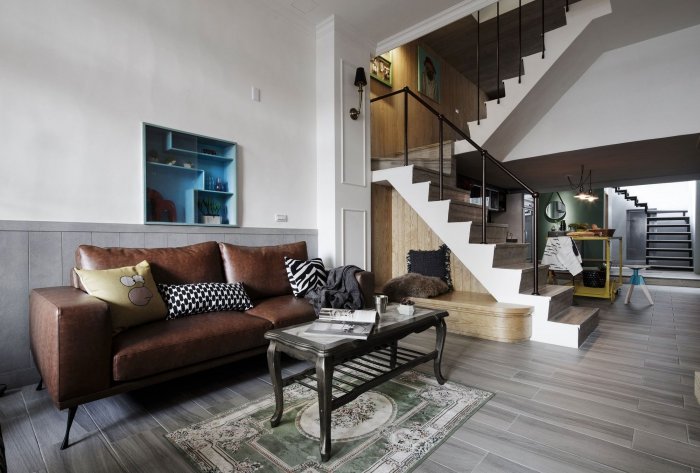 Планировка гостиной с лестницей