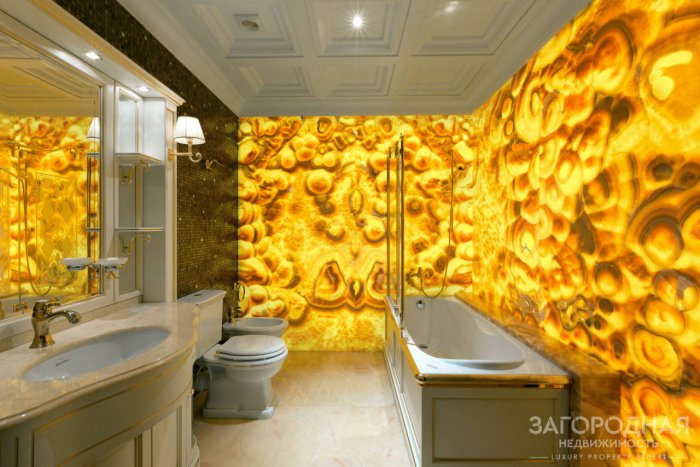 Оникс с подсветкой в ванной