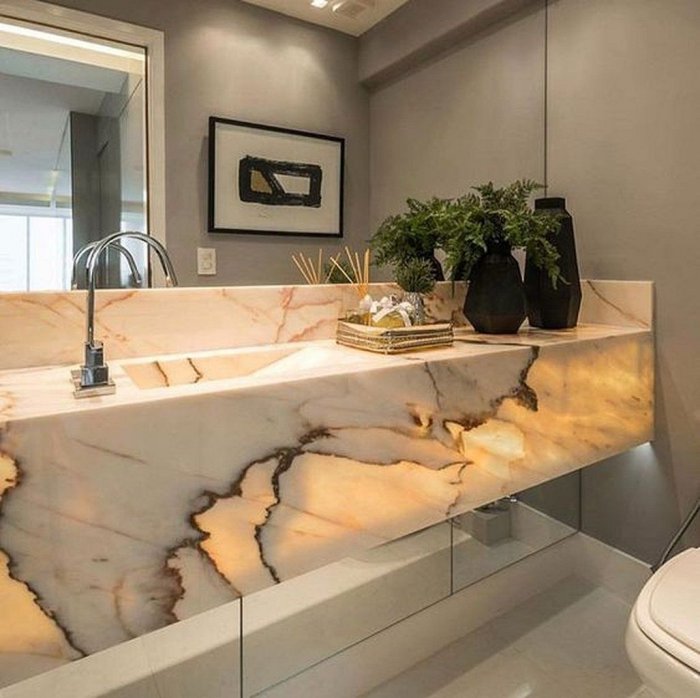 Оникс в интерьере ванной