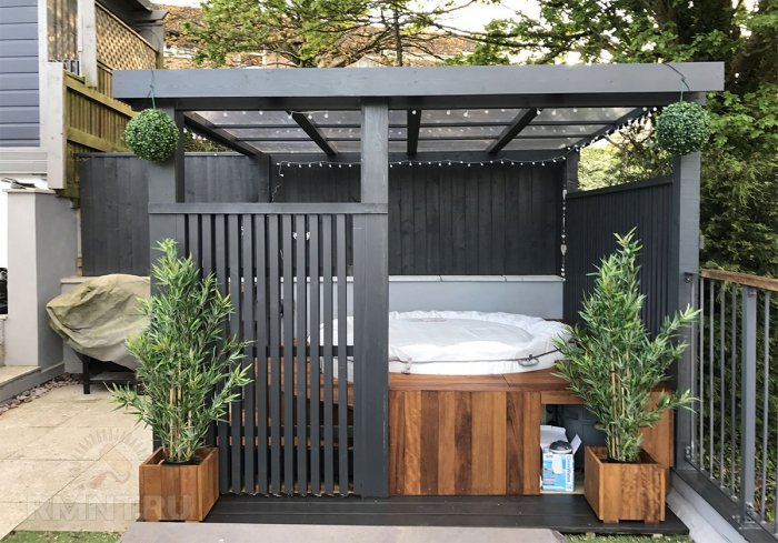 Беседка с вертикальными рейками