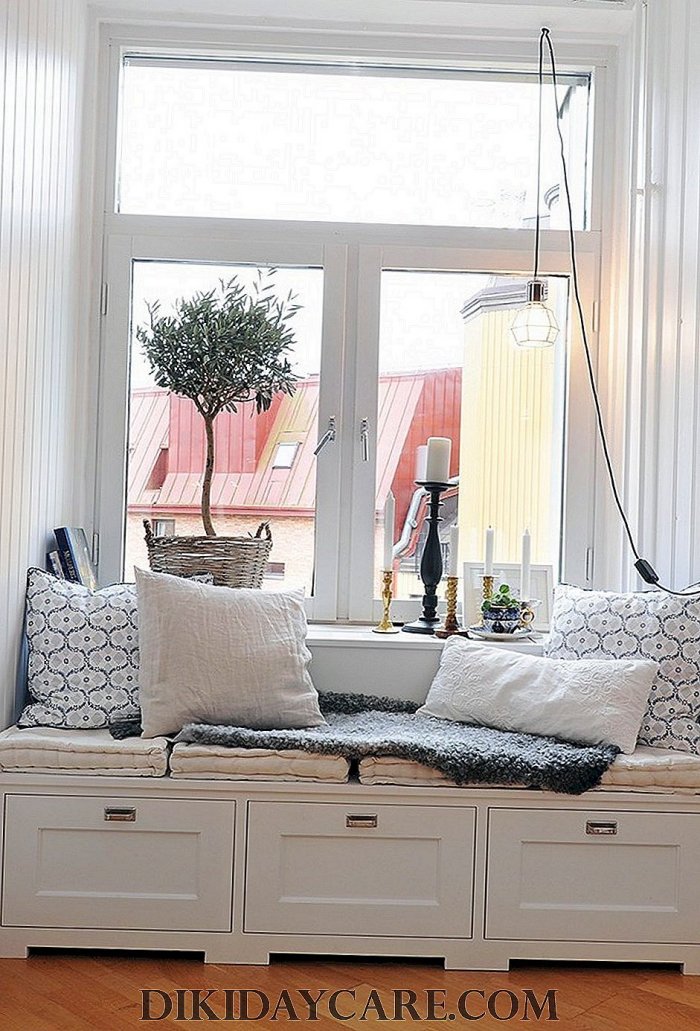 Диванчик на подоконнике