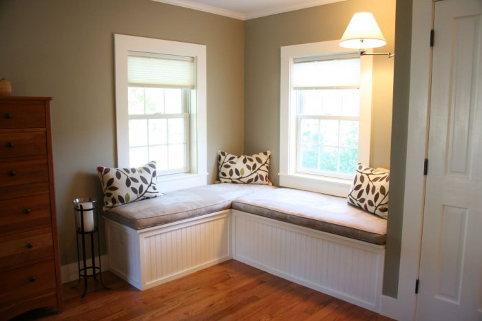 Функциональный подоконник в спальне
