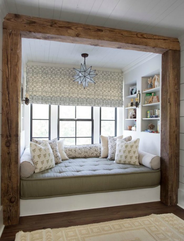 Двуспальная кровать в нише