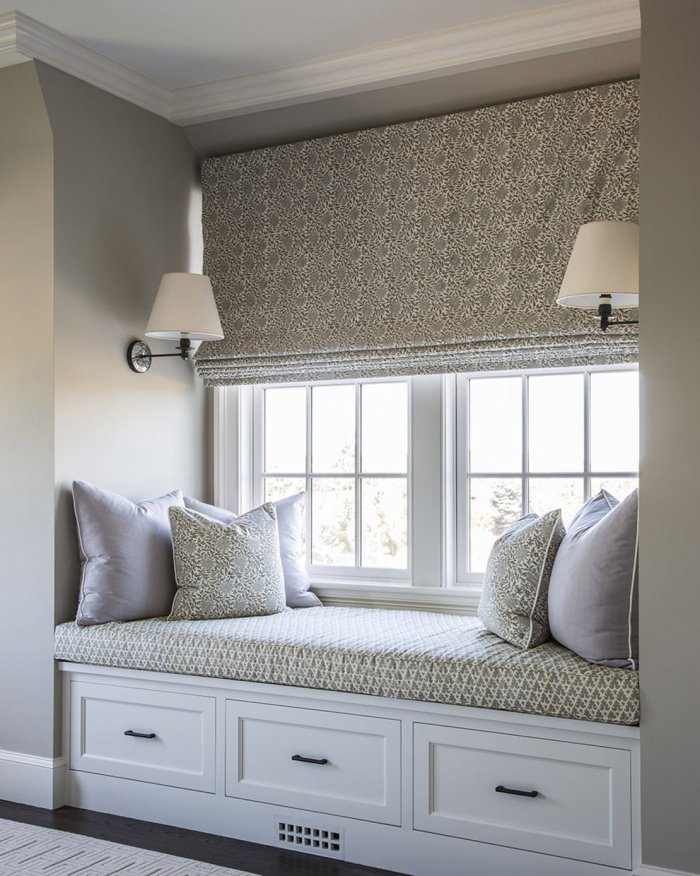 Диванчик на подоконнике