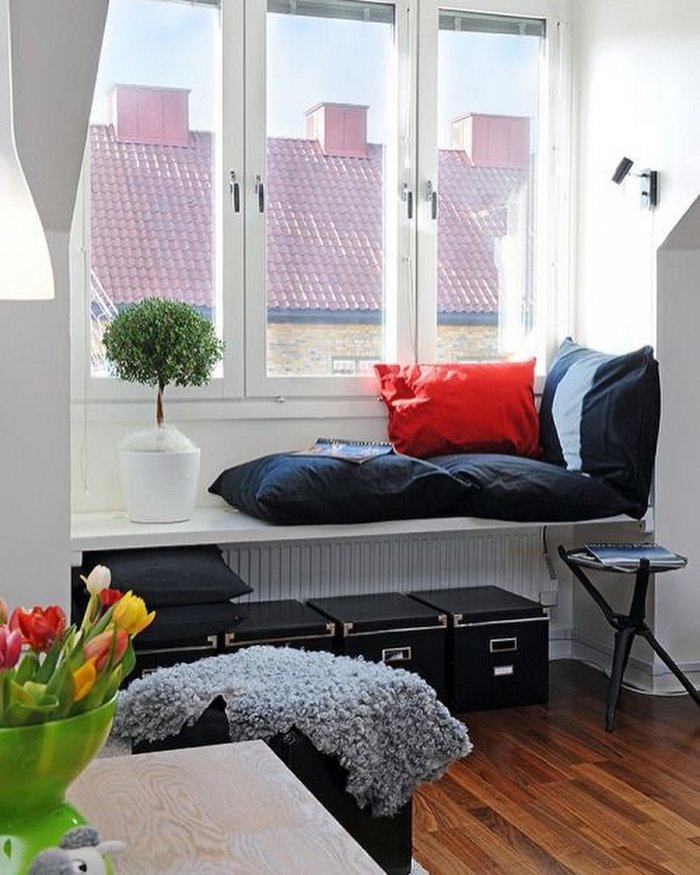 Подоконник диван