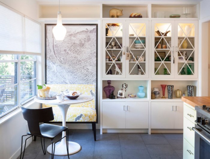 Маленькие зеркала в интерьере кухни