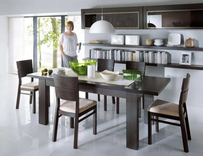 Кухня с телевизором на стене