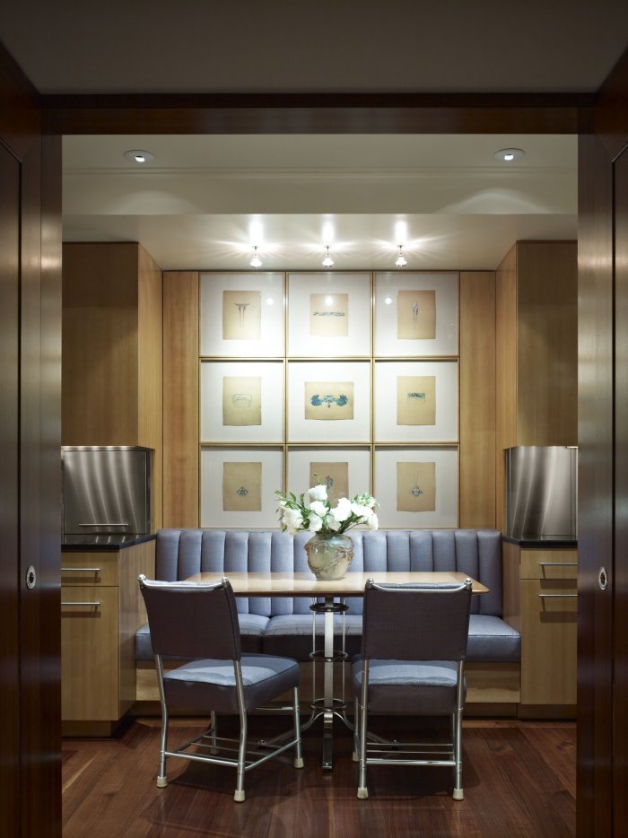 Люстра над обеденным столом