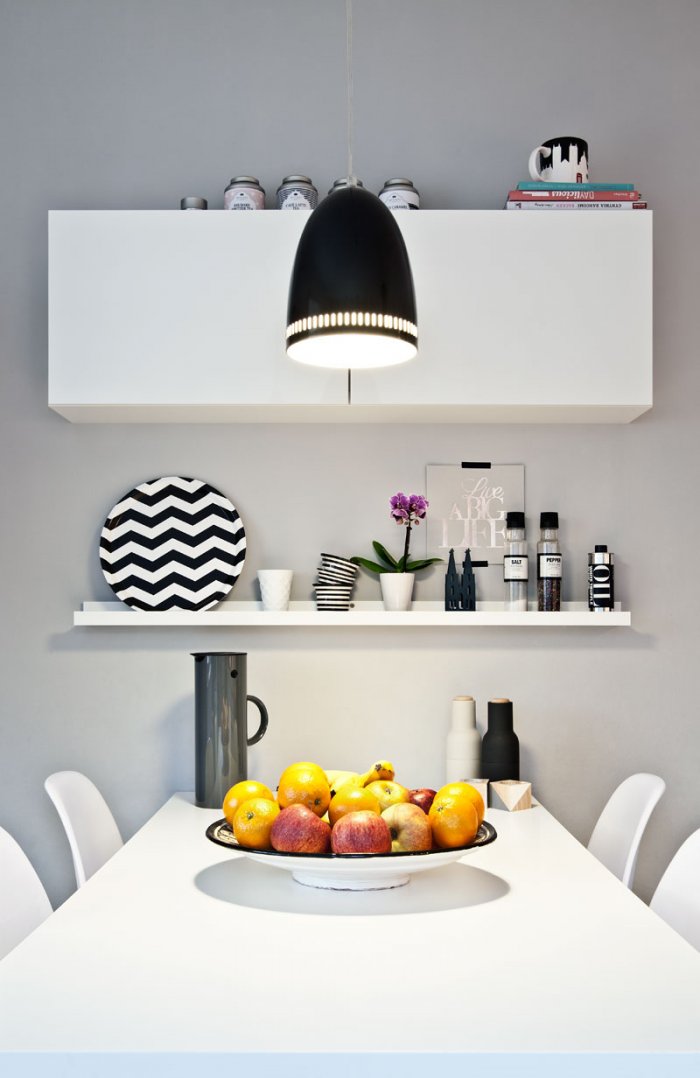 Полочки над обеденным столом