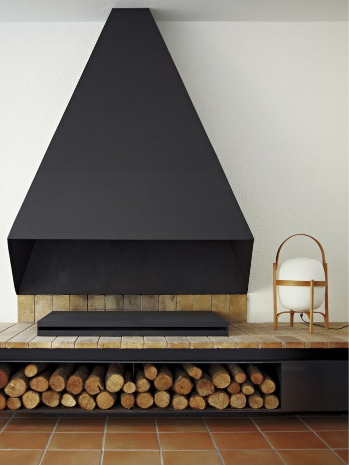 Необычные современные камины