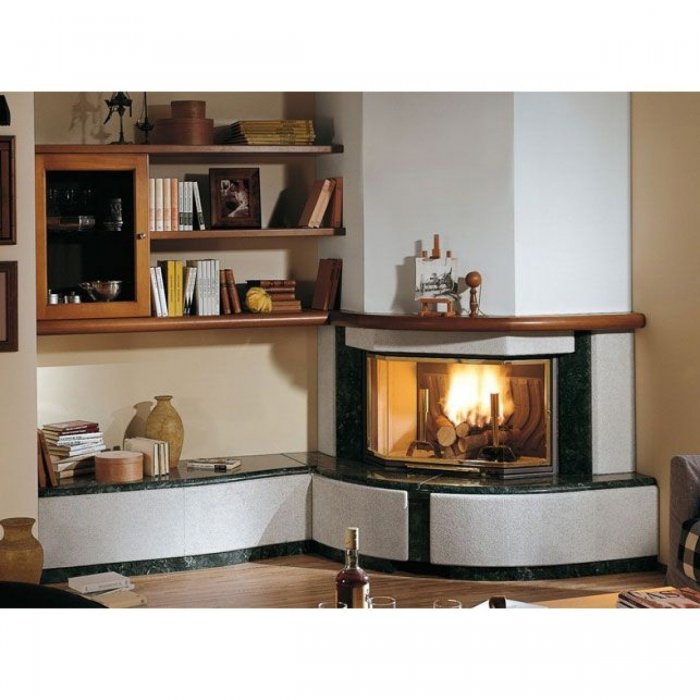 Угловой камин в интерьере гостиной