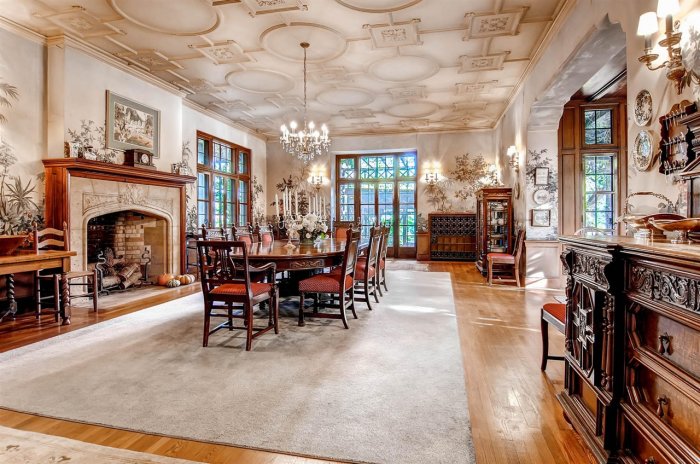 Замок Хиллсборо внутри